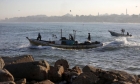 الاحتلال يواصل مطاردة مراكب الصيادين في بحر غزة