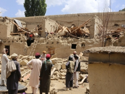 الزلزال المدمر الذي ضرب أفغانستان يثقل كاهل البلد المأزوم أصلا