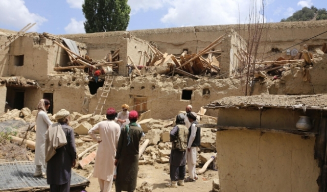 الزلزال المدمر الذي ضرب أفغانستان يثقل كاهل البلد المأزوم أصلا