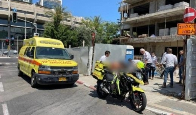 إصابة بالغة الخطورة لعامل في تل أبيب