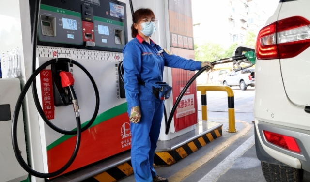 موجة الغلاء تتواصل: ارتفاع جديد في أسعار الوقود بالبلاد