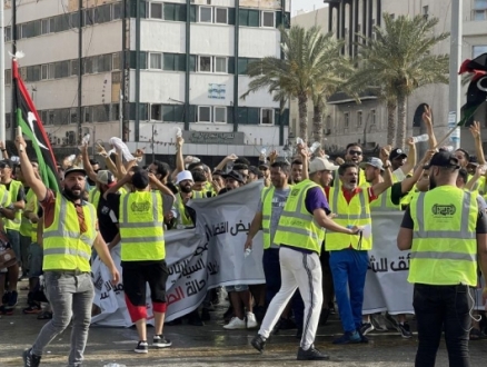 ليبيا: متظاهرون يقتحمون مقر البرلمان في طبرق