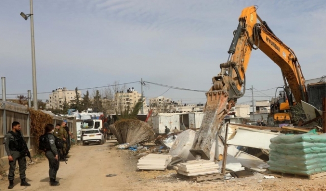 بلدية الاحتلال تهدم منزلا ومشتلا في القدس