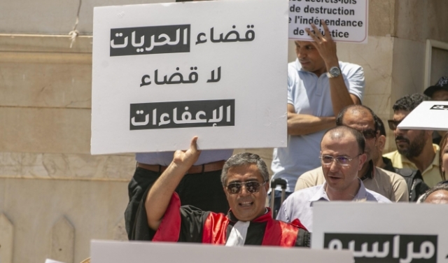 انضمام قاضيين تونسيين لثلاثة مضربين عن الطعام منذ أسبوعين