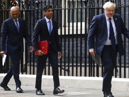 بريطانيا: وزير المالية المستقيل يترشح لخلافة جونسون