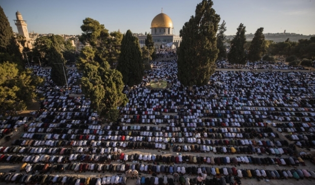150 ألف مصلٍ يؤدون صلاة عيد الأضحى في المسجد الأقصى