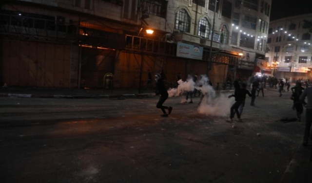 الخليل: إصابات إثر إطلاق قوات الاحتلال قنابل غاز