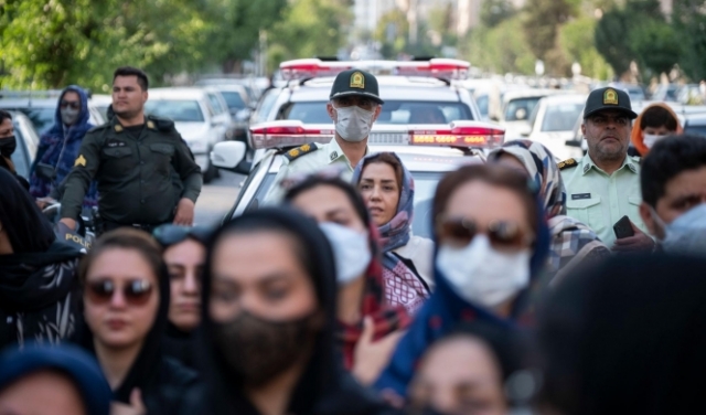 إيران توقف مخرجَين سينمائيَّين بتهمة 