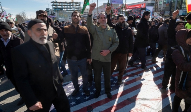 إيران تفرض عقوبات على 61 أميركيا