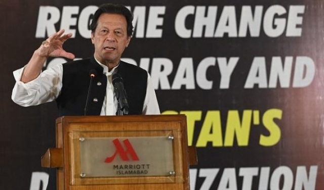 بعد سيطرة حزبه على البرلمان: عمران خان يدعو لانتخابات مبكرة في باكستان 