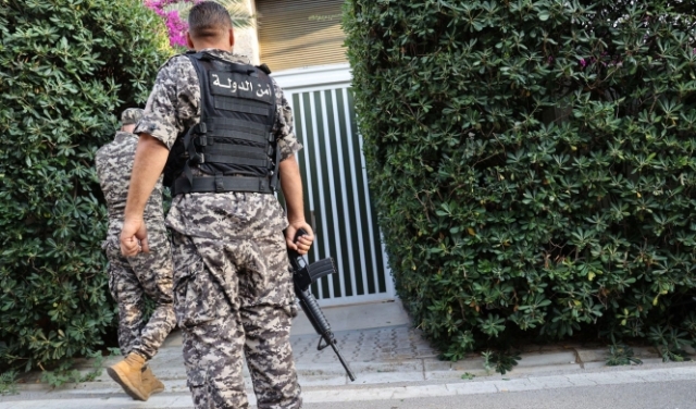 الأمن اللبناني يداهم منزل حاكم البنك المركزي