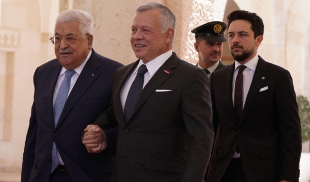 الملك عبد الله يلتقي الرئيس الفلسطينيّ في عمّان