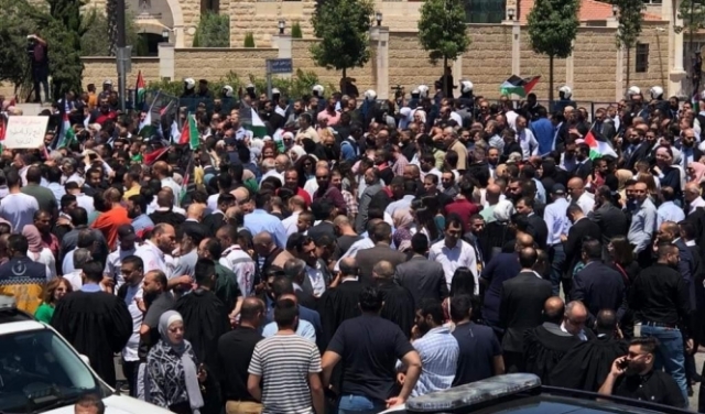 تعليق العمل بالمحاكم واعتصام لنقابة المحامين الفلسطينيين قبالة مجلس الوزراء  