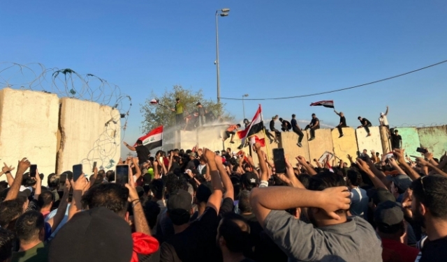 العراق: متظاهرون يقتحمون مبنى البرلمان احتجاجا على ترشيح السوداني لرئاسة الحكومة