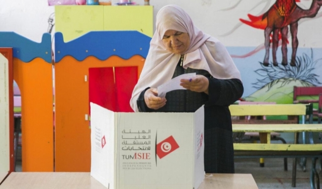 الاستفتاء على الدستور في تونس: السياق والنتائج والتداعيات
