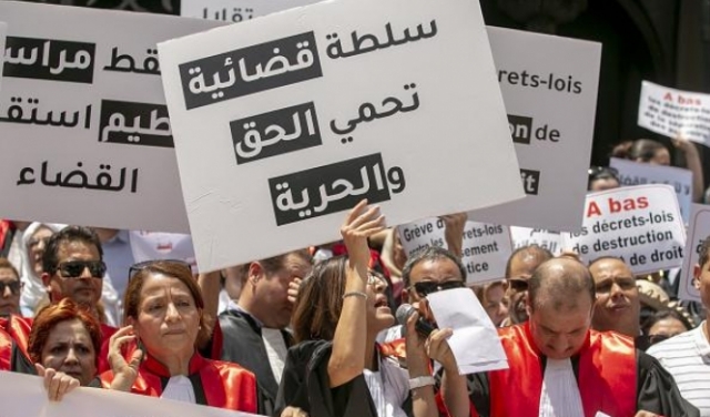 تونس: تدهور الوضع الصحي لقضاة مضربين عن الطعام