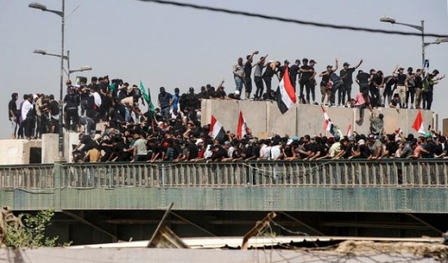 العراق: أنصار الصدر يقتحمون المنطقة الخضراء ويسيطرون على مبنى البرلمان