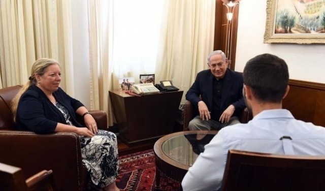 بينيت: نتنياهو تسبب بقطيعة بالعلاقات بسبب معانقته حارسا قتل أردنييْن
