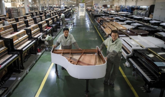 تراجع النشاط الصناعي الصيني وازدياد الضغط على الاقتصاد الضعيف