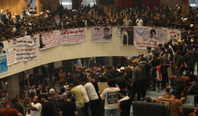التيار الصدري يدعو أنصاره لمواصلة اعتصامهم في محيط البرلمان