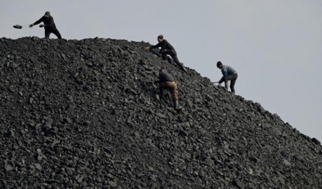 المكسيك: السلطات تحاول إنقاذ عشرة عمال عالقين في منجم للفحم بعد انهياره