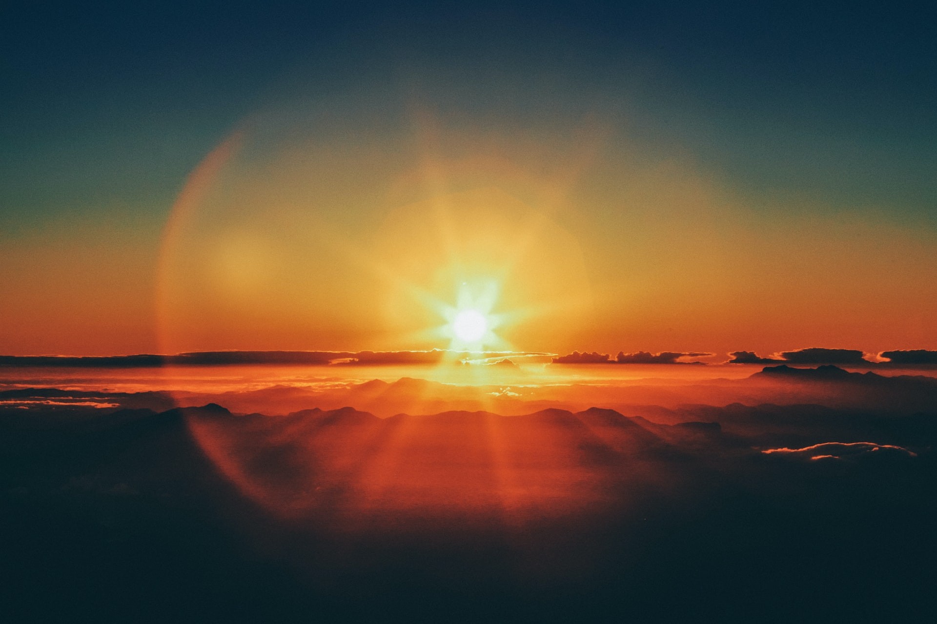 كم يستغرق ضوء الشمس للوصول إلى الأرض؟