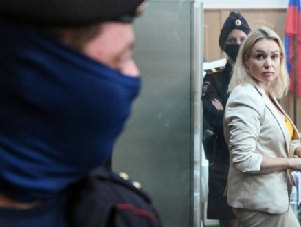صحافية روسية قيد الإقامة الجبرية لانتقادها الحرب على أوكرانيا