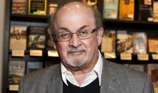 أميركا: طعن الروائي سلمان رشدي خلال ندوة في نيويورك