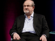 محاور سلمان رشدي اعتقد أن الاعتداء "مقلب سيّئ"