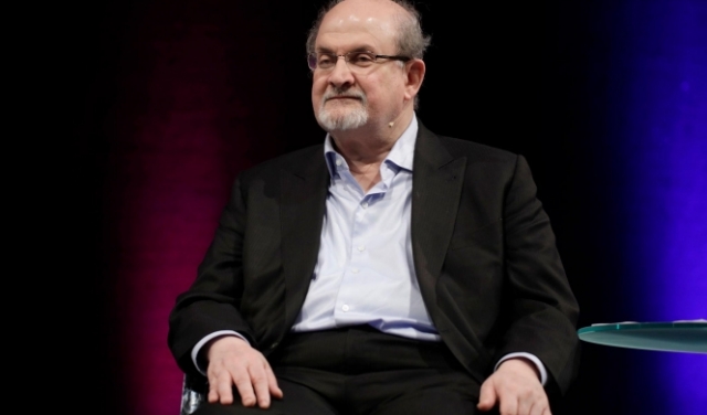 محاور سلمان رشدي اعتقد أن الاعتداء 