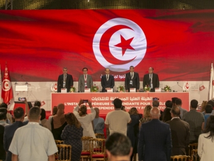 رغم المشاركة الضئيلة في التصويت: اعتماد الدستور التونسيّ الجديد
