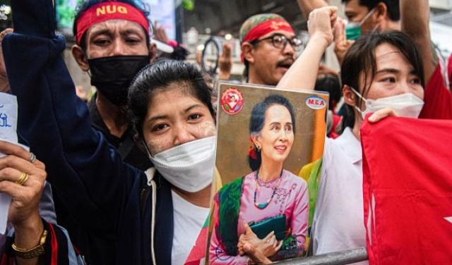 السجن 6 سنوات إضافية لزعيمة بورما السابقة بتهم فساد