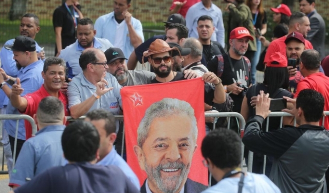 استطلاع في البرازيل: لولا يواصل تصدر سباق الرئاسة وبولسونارو يقلص الفارق