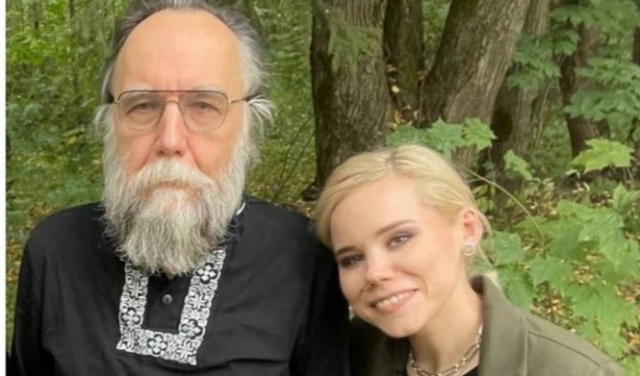 مقتل ابنة  الكاتب دوغين المقرب من بوتين بانفجار سيارتها بموسكو 