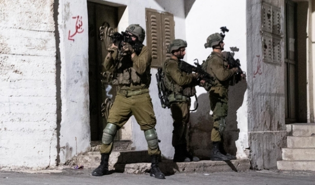 مواجهات واعتقالات طالت 18 فلسطينيا بالضفة