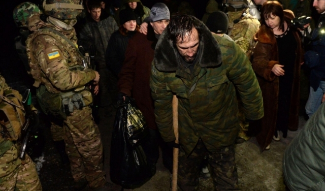  زيلينسكي يحذّر موسكو من محاكمة جنود بلاده الأسرى
