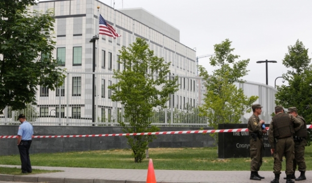 السفارة الأميركية في كييف تحذّر رعاياها وتدعوهم 