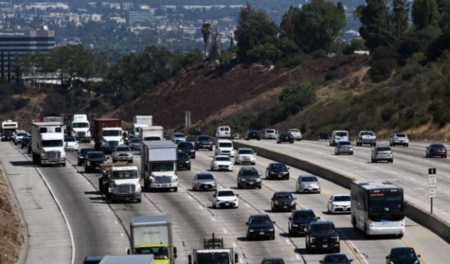 كاليفورنيا تحظر بيع السيارات الجديدة العاملة بالوقود بدءا من 2035