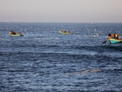 بحرية الاحتلال تستهدف مراكب الصيادين في غزة وتُغرِق أحدها