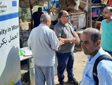 للأسبوع الثاني: آلاف العمال الفلسطينيين يحتجون عند حواجز الاحتلال