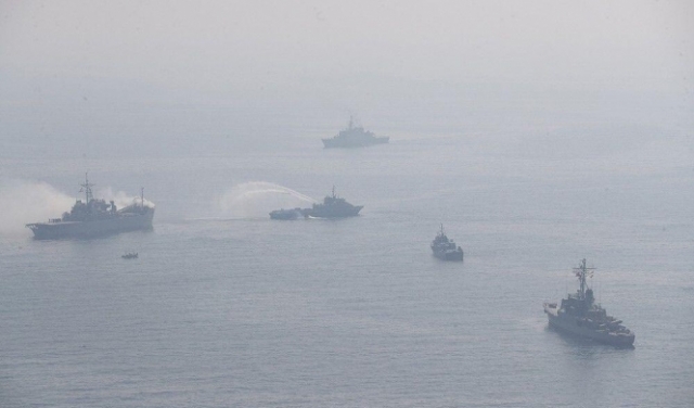إيران تحتجز سفينتين عسكريتين أميركيتين في البحر الأحمر