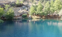 "البحيرة الغامضة" تستقطب السياح جنوبي تركيا