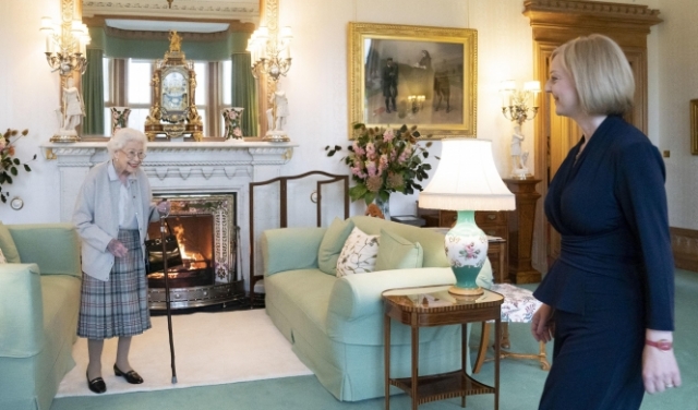 ليز تراس تتسلّم رئاسة وزراء بريطانيا رسميا