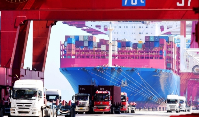 تباطؤ الاقتصاد العالمي يكبح صادرات وواردات الصين