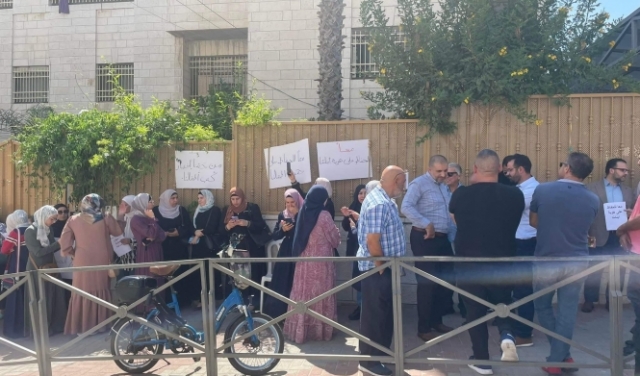 مقدسيون يتظاهرون ضد فرض مناهج الاحتلال على المدارس