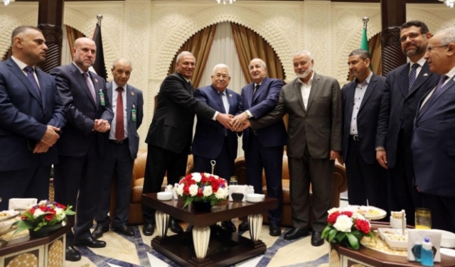حماس وفتح في الجزائر لبحث سبل إنهاء الانقسام
