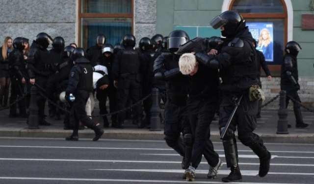 التعبئة العسكرية في روسيا: تشديد العقوبات واعتقال مئات المتظاهرين