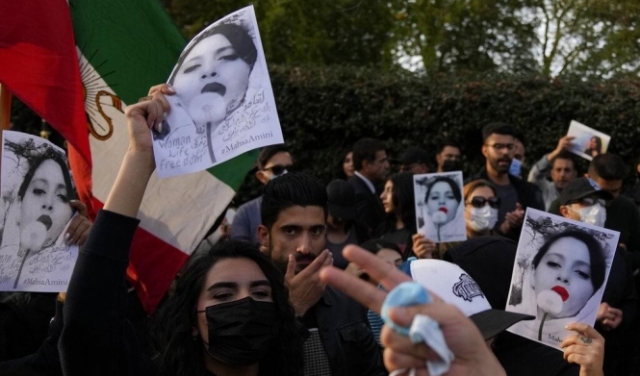 الاحتجاجات بإيران تتواصل وتصاعد التوتر مع الغرب