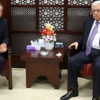 الرئيس الفلسطيني يهاتف الرئيس الإسرائيلي "مهنئًا"
