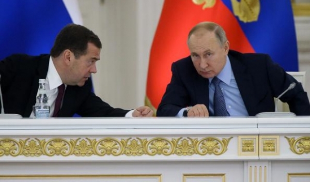 ميدفيديف: روسيا تمتلك الحق باستخدام الأسلحة النووية ضد أوكرانيا